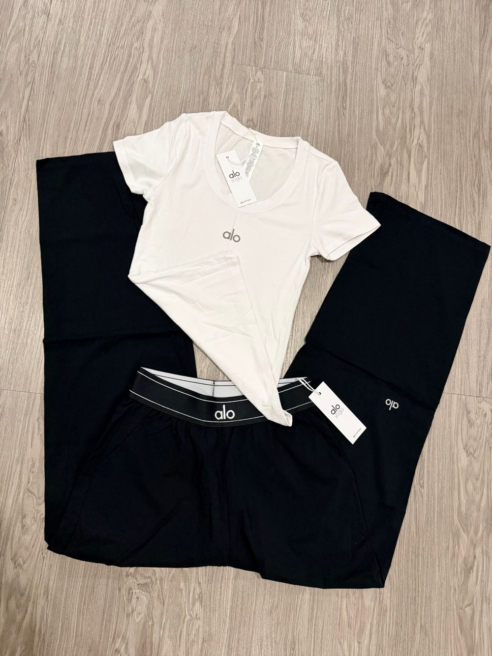 ALO Yoga Women White V-Neck Tee & Black Lounge Pants Set